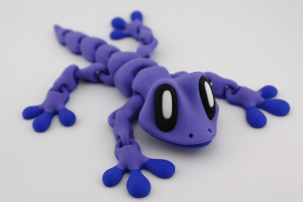 magnetic gecko - great for fridges - moving arms, legs and body also with swivel head! great facial expression - 2 Colours - Image 3